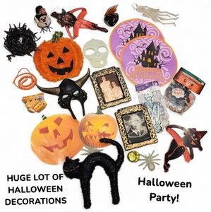 HUGE LOT OF HALLOWEEN DECORATIONS PARTY SUPPLIES